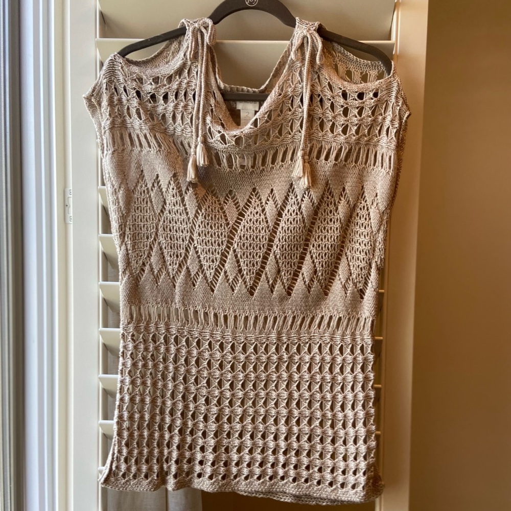 CHICO’S sleeveless sweater/tunic SIZE 2/12. Crocheted. Tan. Split hem ex cons